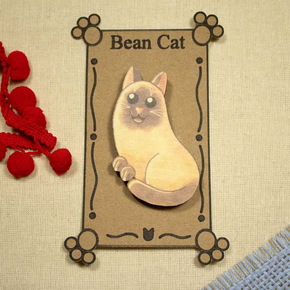 Bean cat cream - brooch
