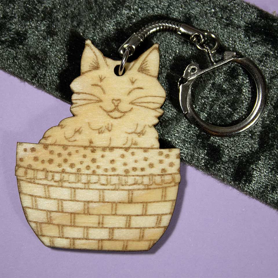 Cat in basket - Key ring