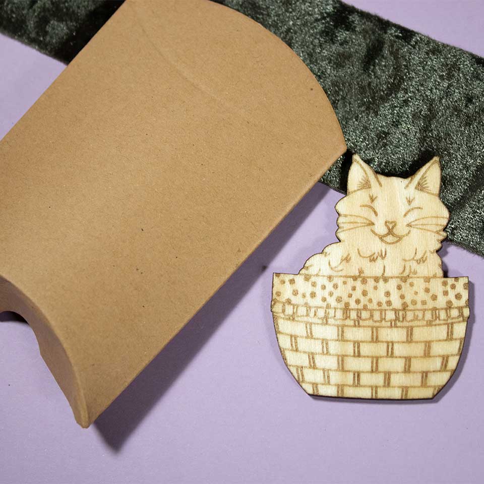 Cat in basket - Magnet